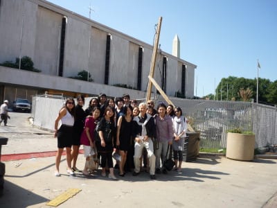 Design consultant Norm Bleckner with students at renovation project for the National Museum of American History.