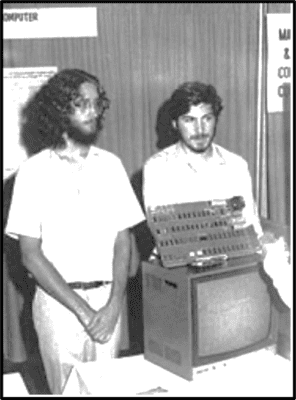 Apple at their first tradeshow, 1976. Pictured: Daniel Kottke and Steve Jobs.