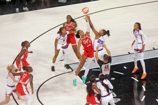 A’ja Wilson and Alyssa Thomas compete for a jump ball during a Las Vegas Aces and Phoenix Mercury game