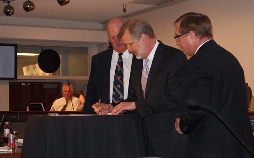 lvcva_dept_of_commerce_signing_web